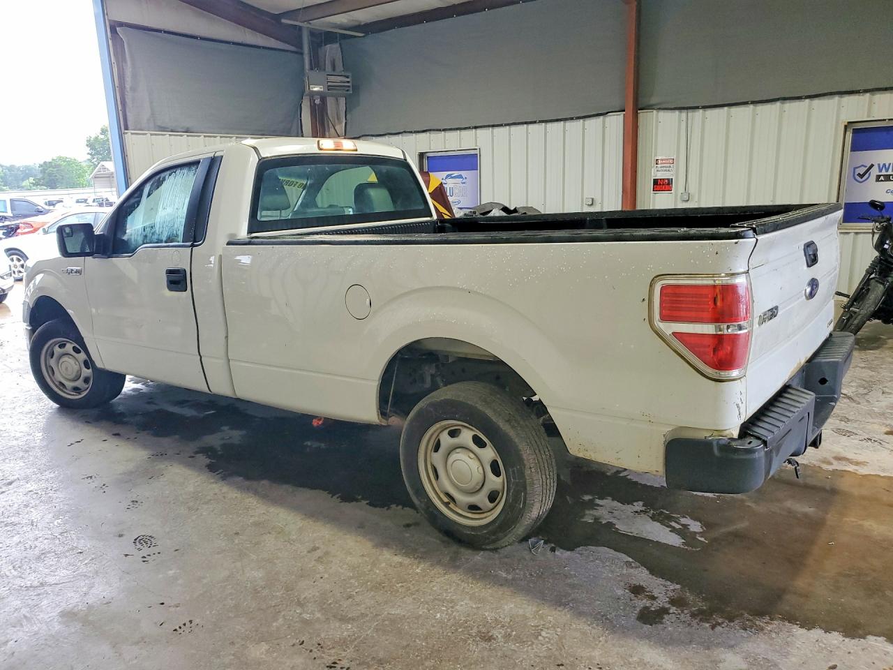 2013 Ford F150 White vin: 1FTMF1CM6DKF91420