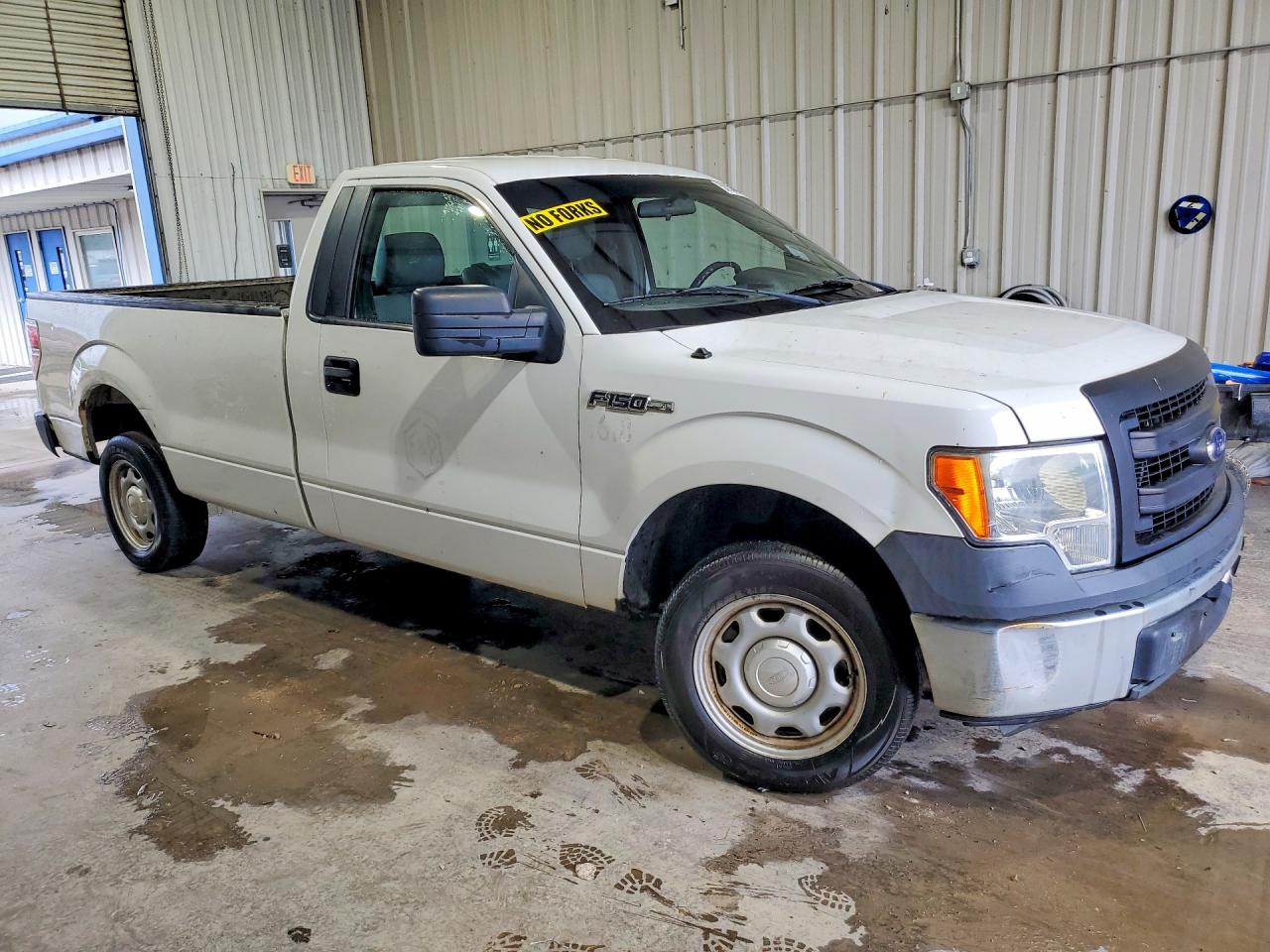 2013 Ford F150 White vin: 1FTMF1CM6DKF91420