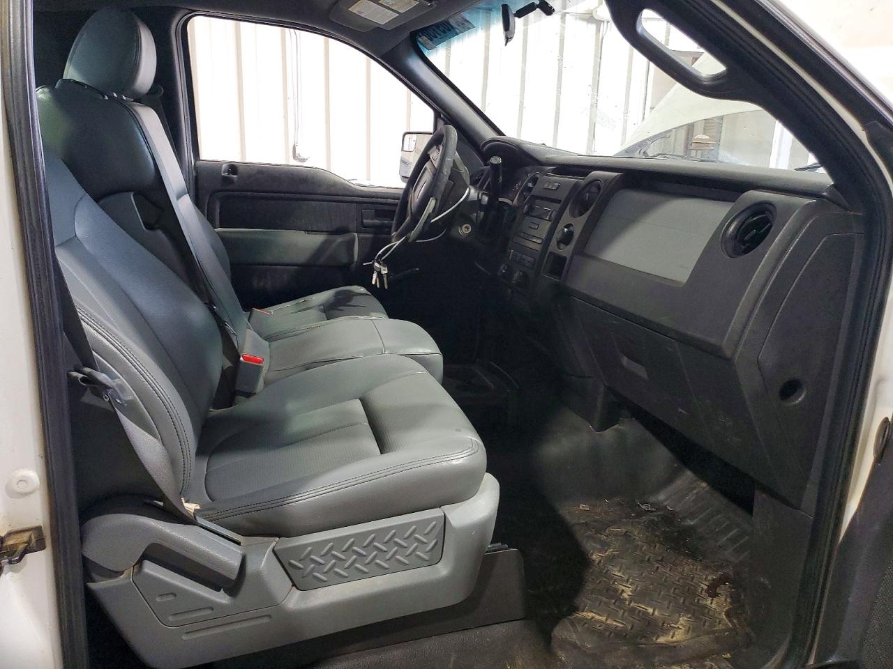 2013 Ford F150 White vin: 1FTMF1CM6DKF91420