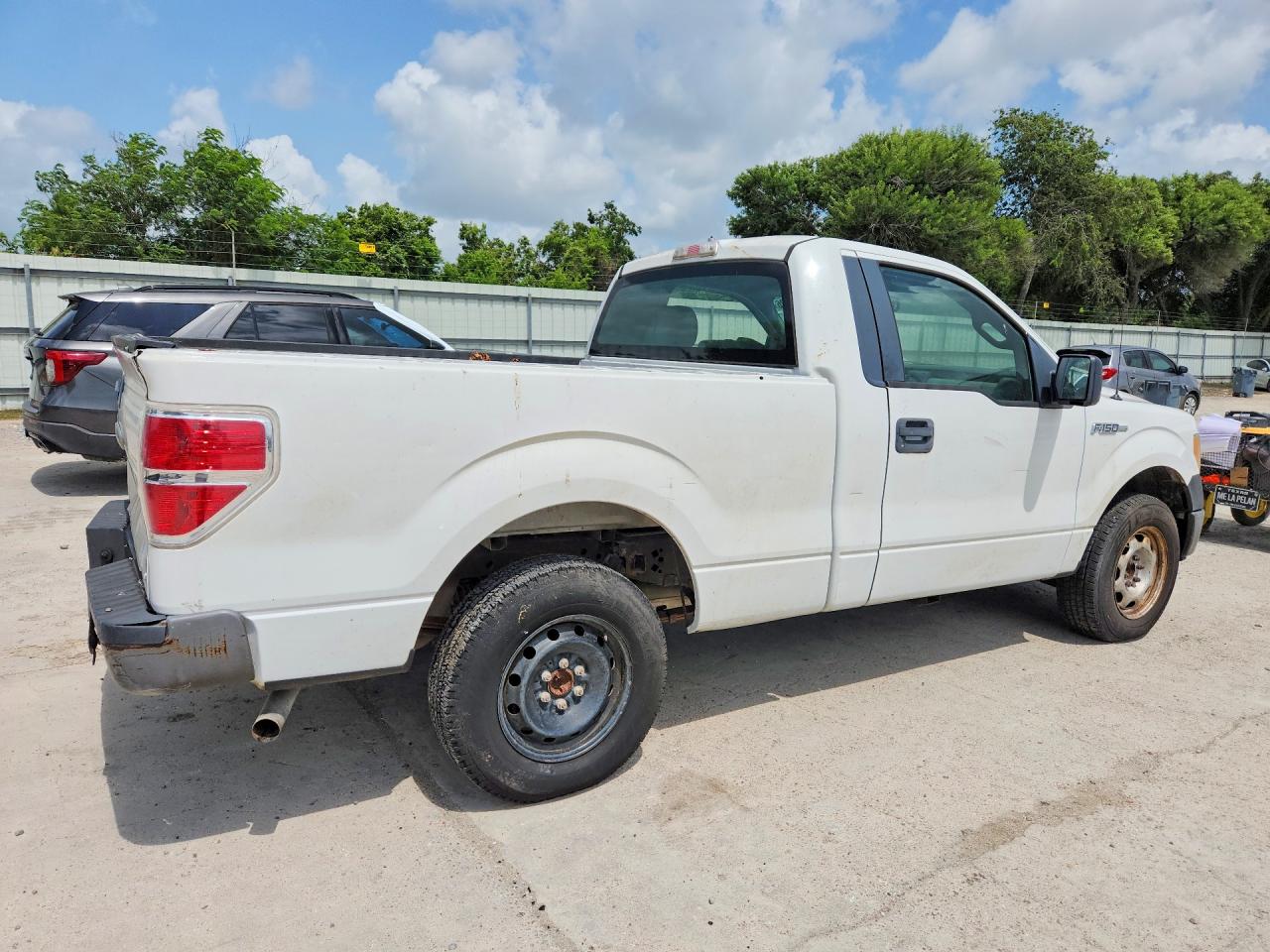 2011 Ford F150 White vin: 1FTMF1CM7BFA74665