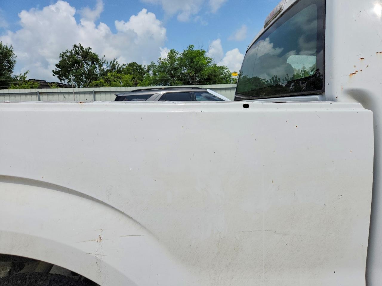2011 Ford F150 White vin: 1FTMF1CM7BFA74665