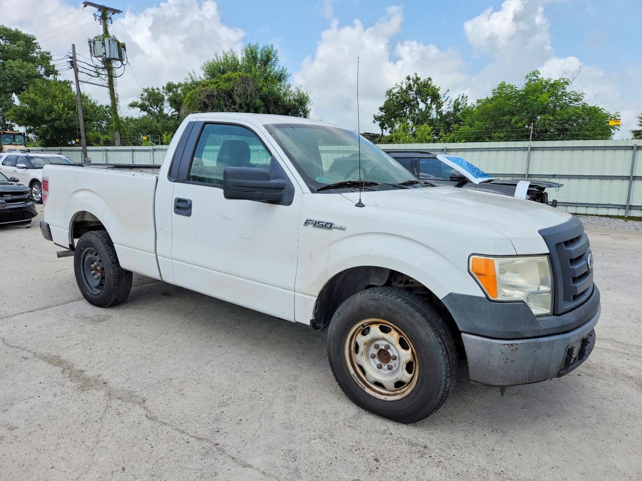 2011 Ford F150 White vin: 1FTMF1CM7BFA74665