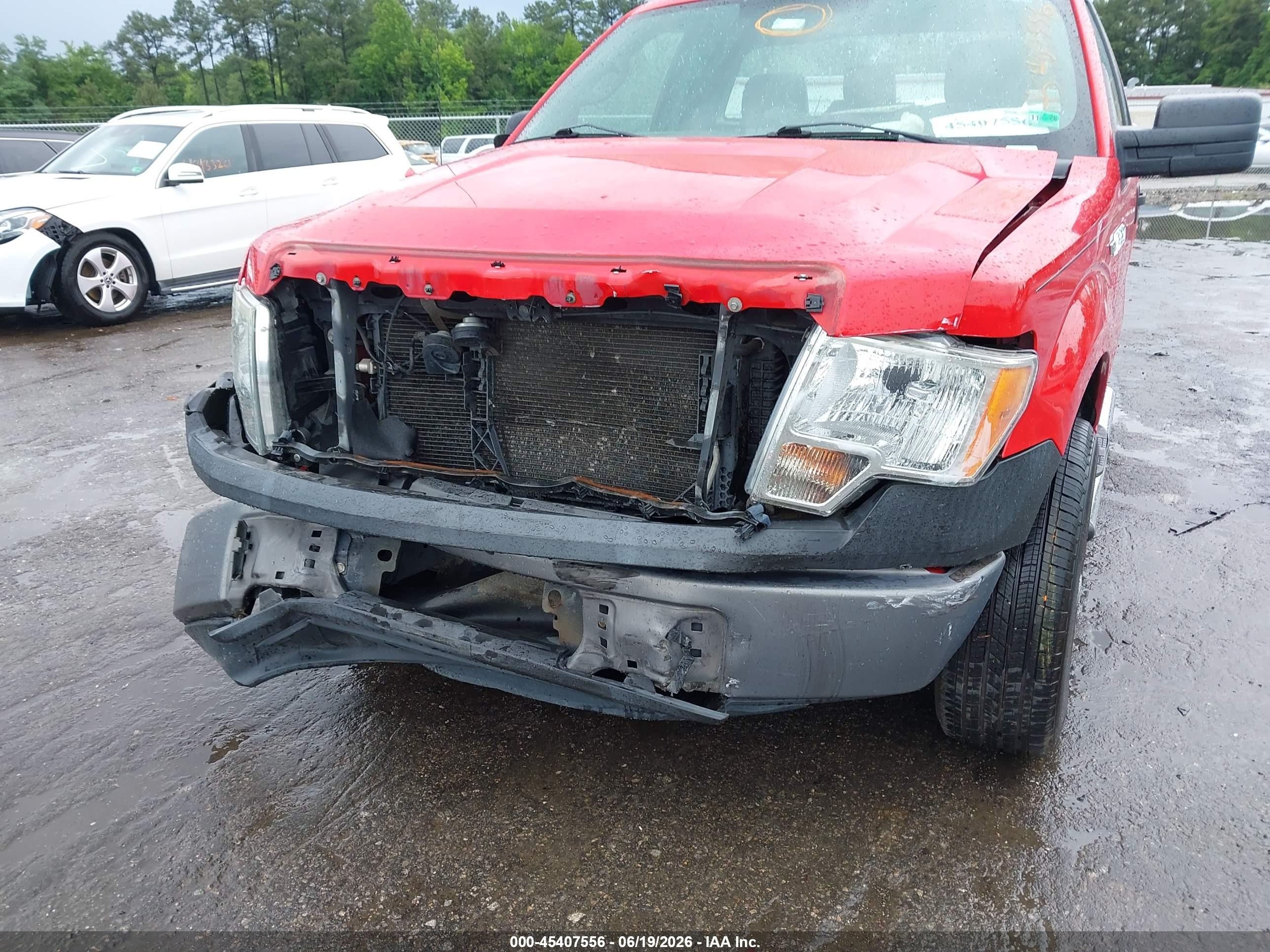 2014 Ford F-150 Xl Red vin: 1FTMF1CM7EKD13658
