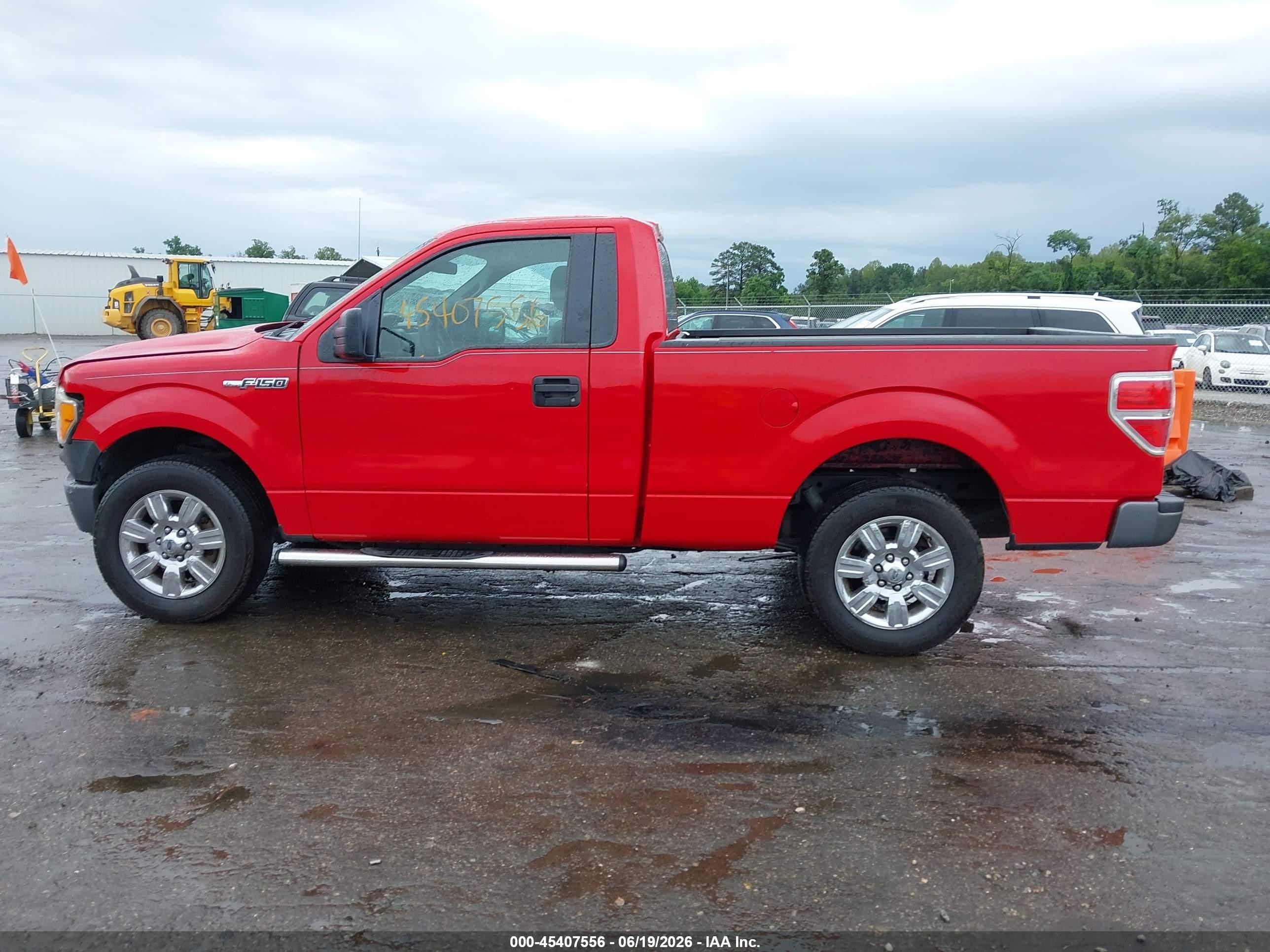 2014 Ford F-150 Xl Red vin: 1FTMF1CM7EKD13658