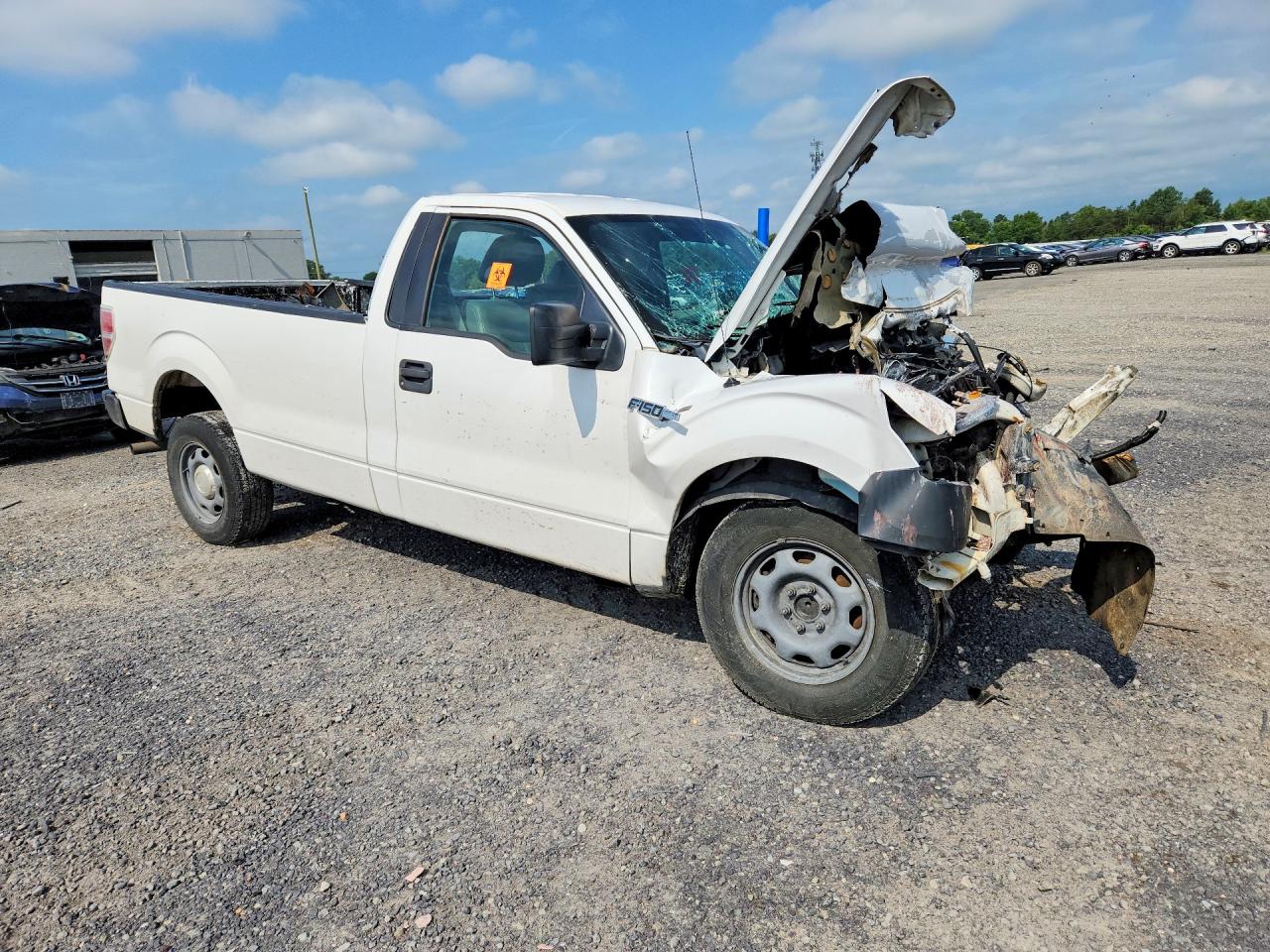 2014 Ford F150 White vin: 1FTMF1CM7EKD40374