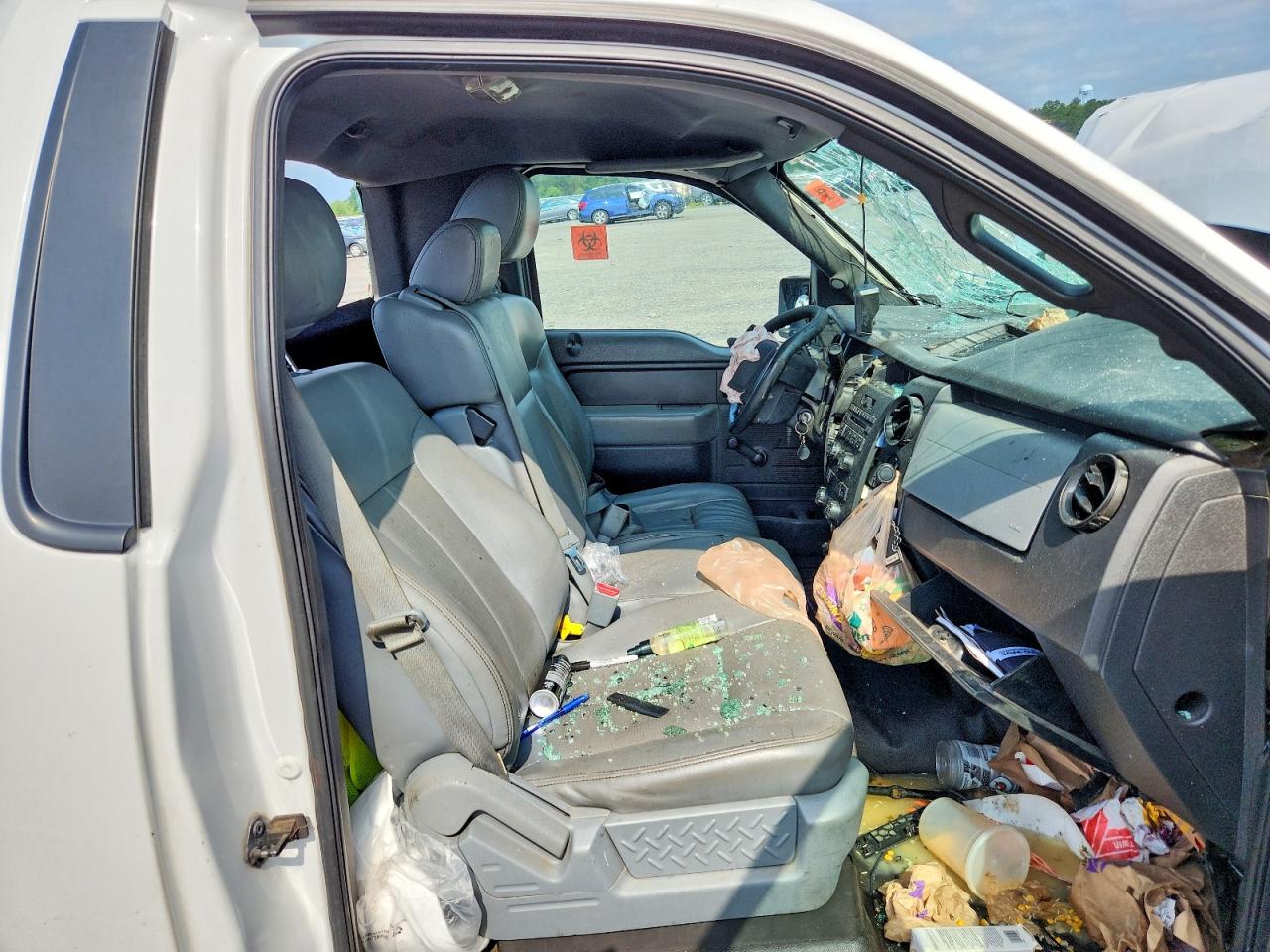 2014 Ford F150 White vin: 1FTMF1CM7EKD40374