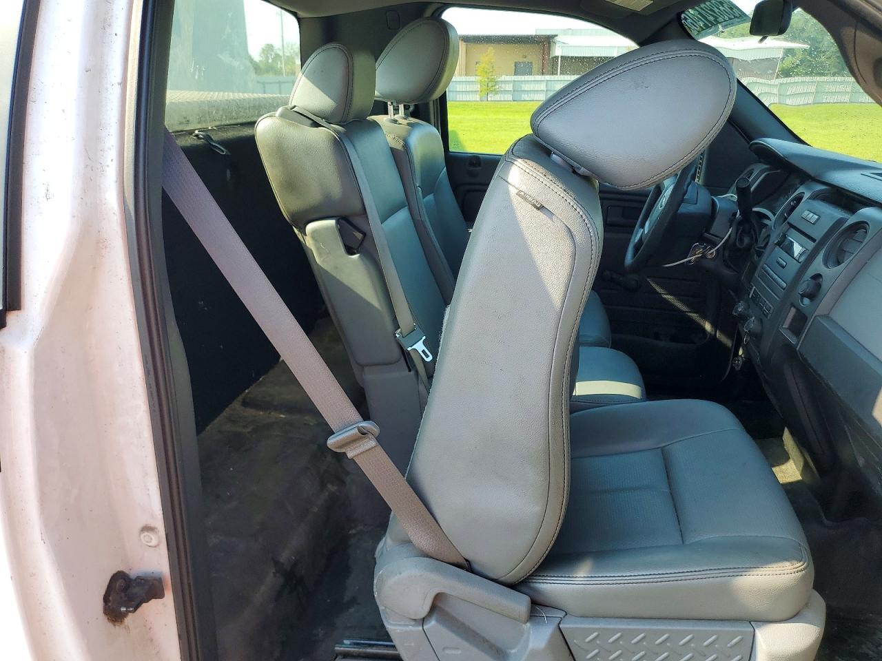 2014 Ford F150 White vin: 1FTMF1CM7EKG03074