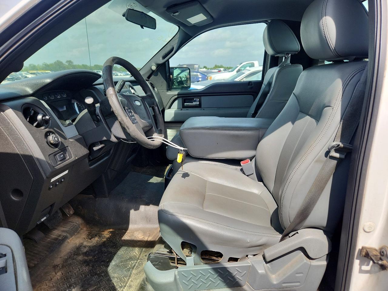 2014 Ford F150 White vin: 1FTMF1CM7EKG22885