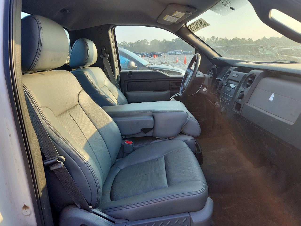 2014 Ford F150 White vin: 1FTMF1CM7EKG24264
