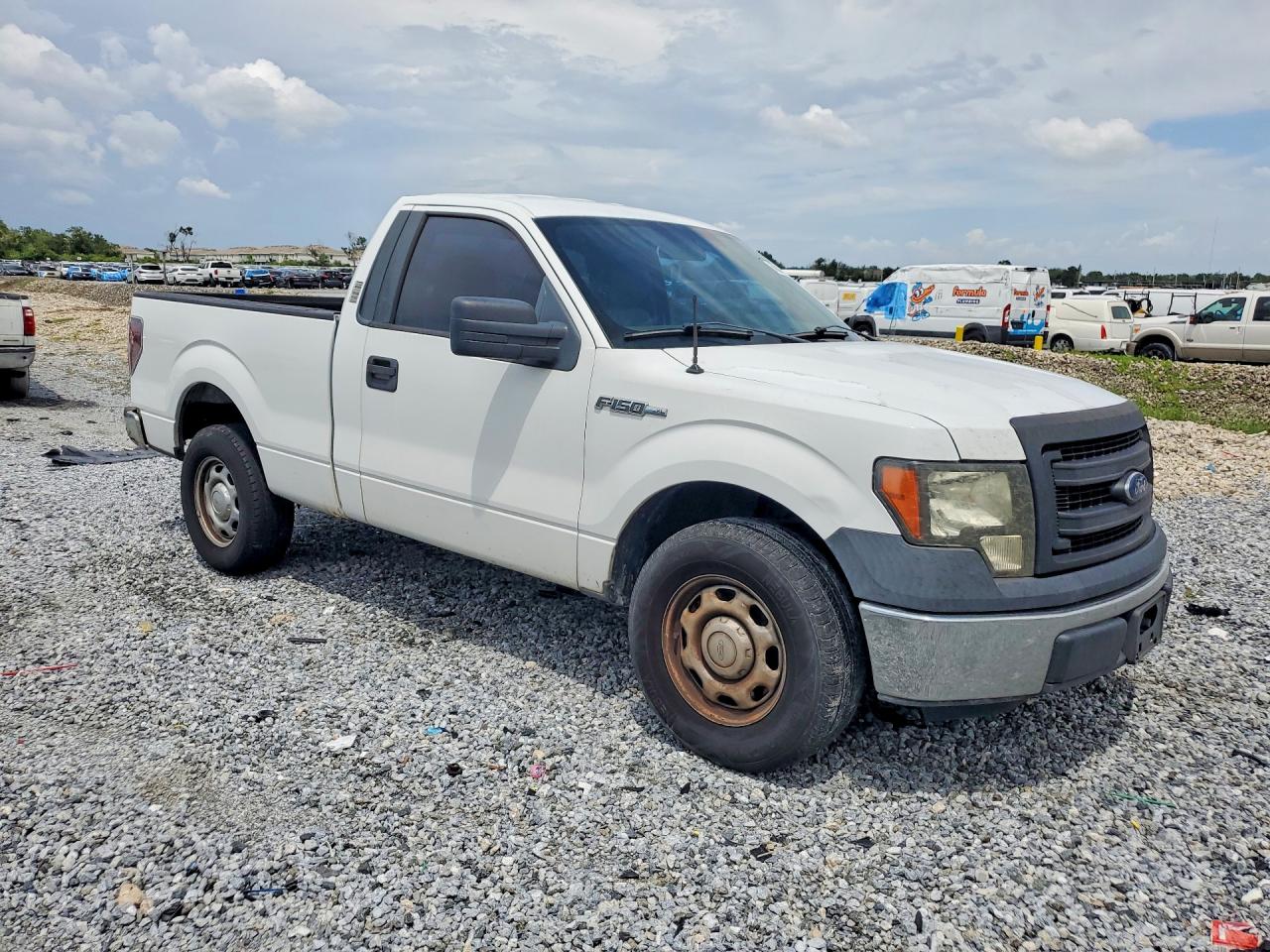2013 Ford F150 White vin: 1FTMF1CM8DFA99643
