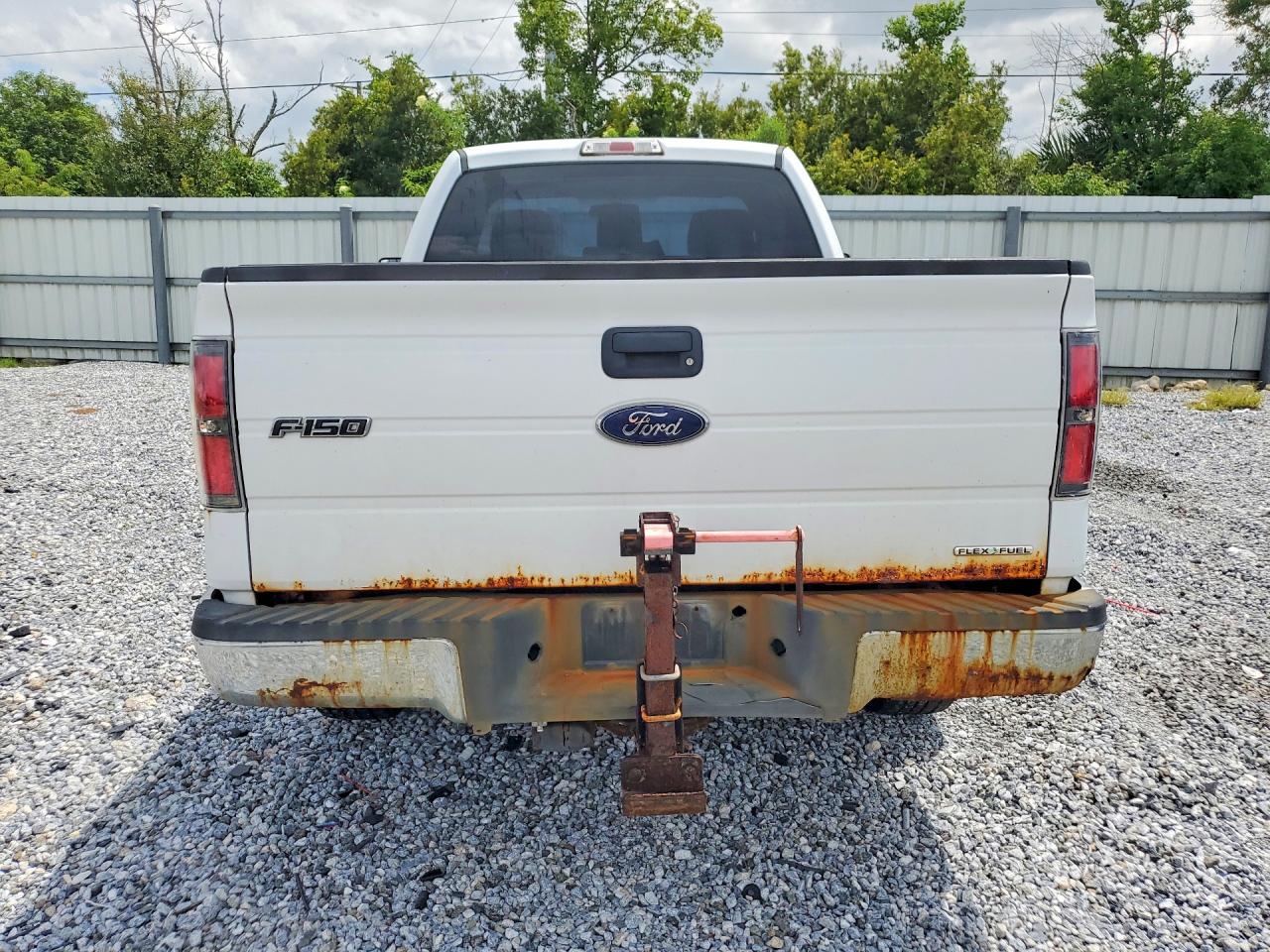 2013 Ford F150 White vin: 1FTMF1CM8DFA99643
