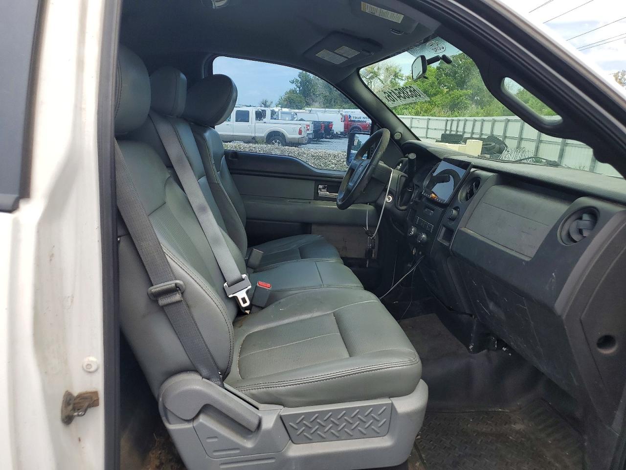 2013 Ford F150 White vin: 1FTMF1CM8DFA99643