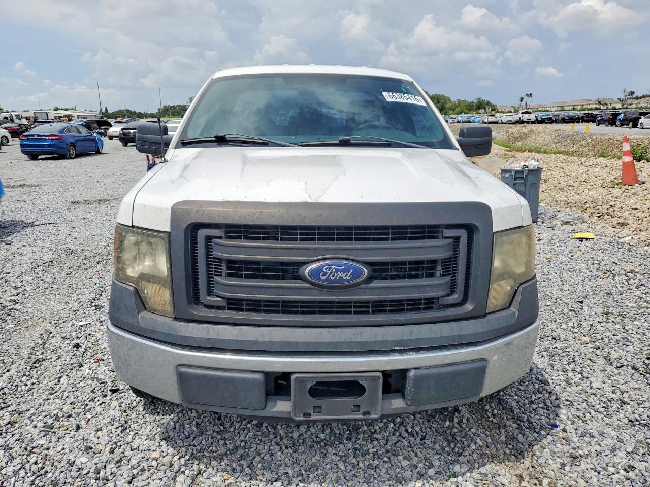 2013 Ford F150 White vin: 1FTMF1CM8DFA99643