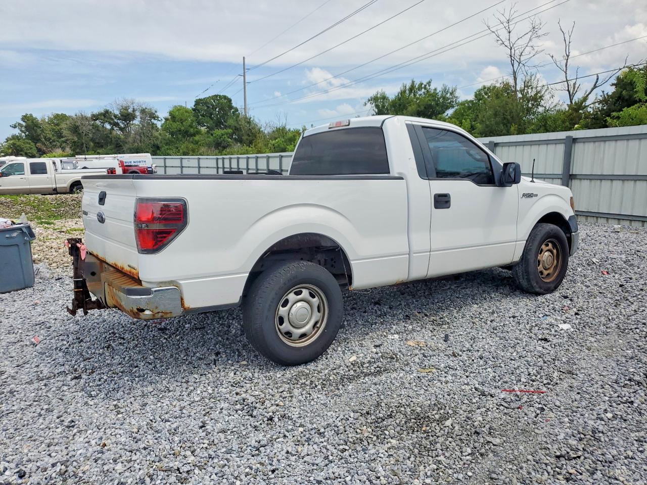 2013 Ford F150 White vin: 1FTMF1CM8DFA99643
