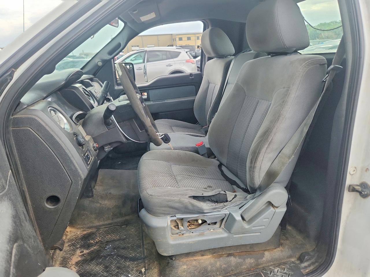 2013 Ford F150 Белый vin: 1FTMF1CM8DKF04049