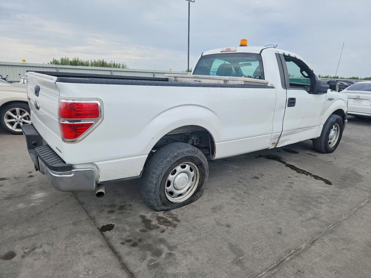 2013 Ford F150 Белый vin: 1FTMF1CM8DKF04049
