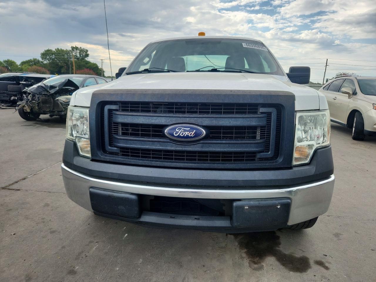 2013 Ford F150 Белый vin: 1FTMF1CM8DKF04049