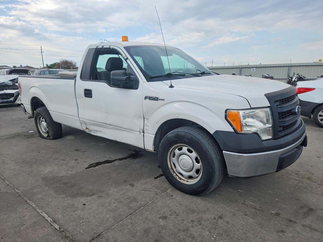 2013 Ford F150 Белый vin: 1FTMF1CM8DKF04049