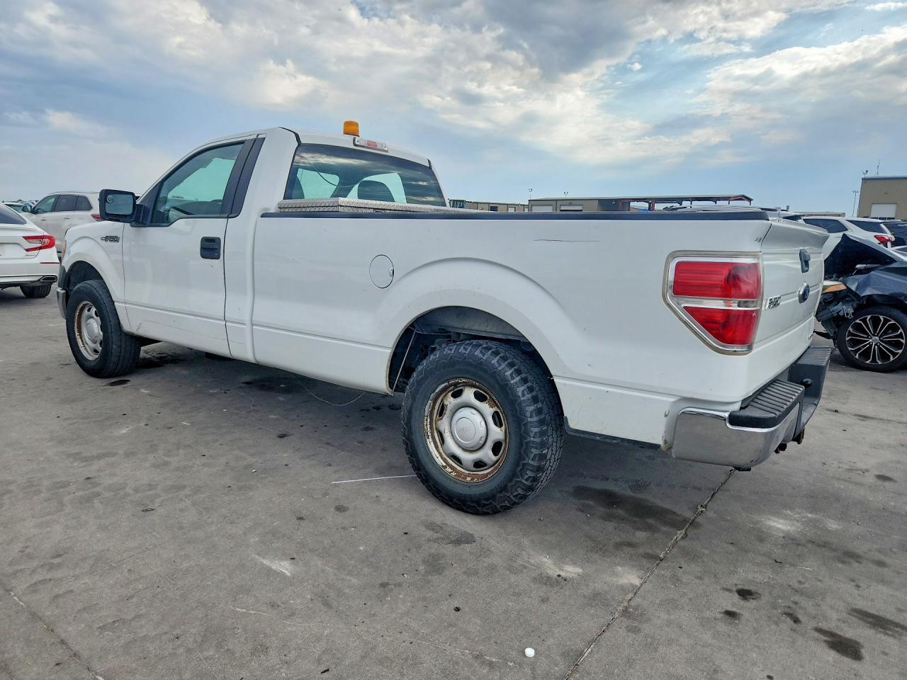 2013 Ford F150 Белый vin: 1FTMF1CM8DKF04049