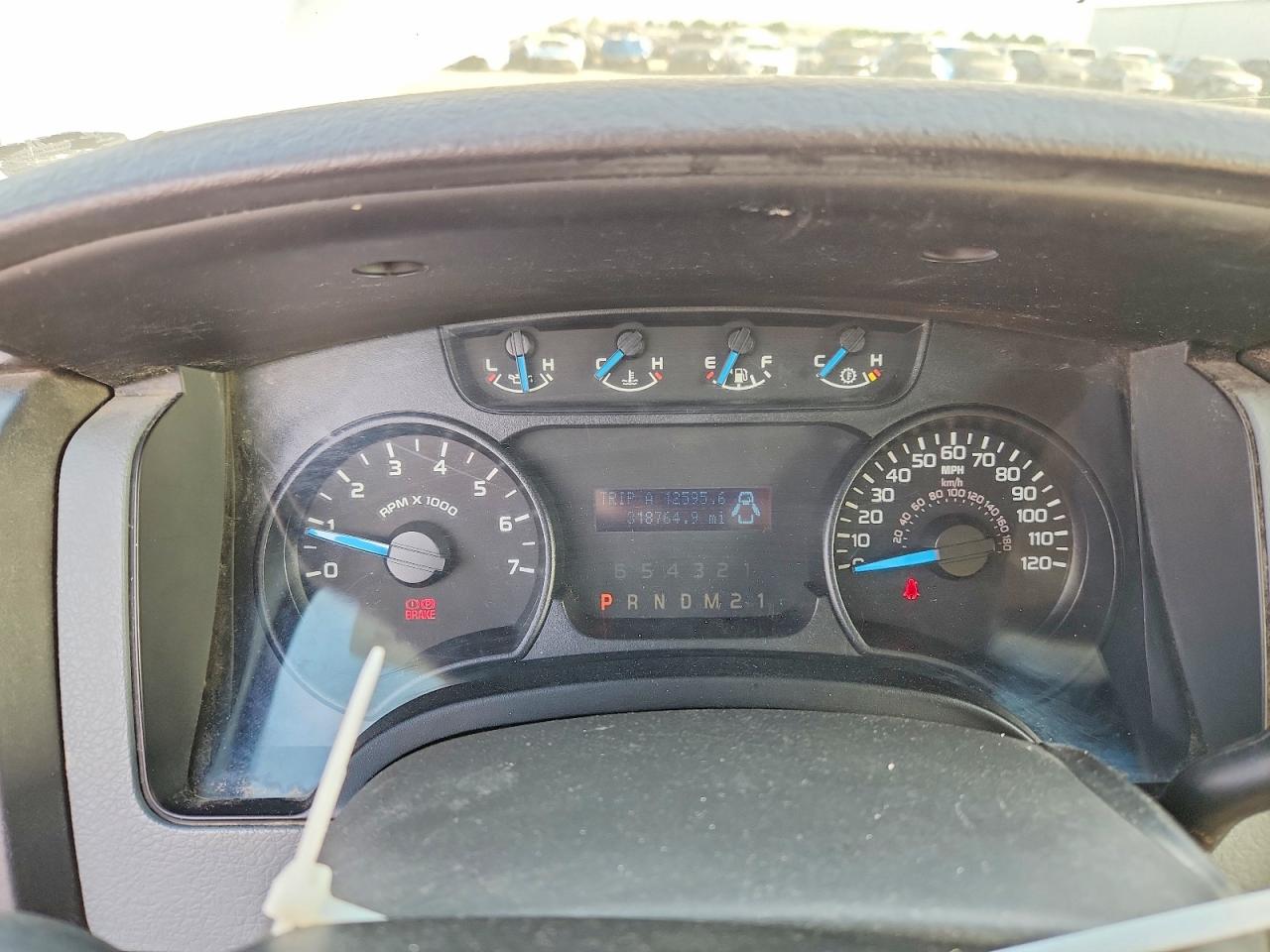 2013 Ford F150 White vin: 1FTMF1CM8DKG52606