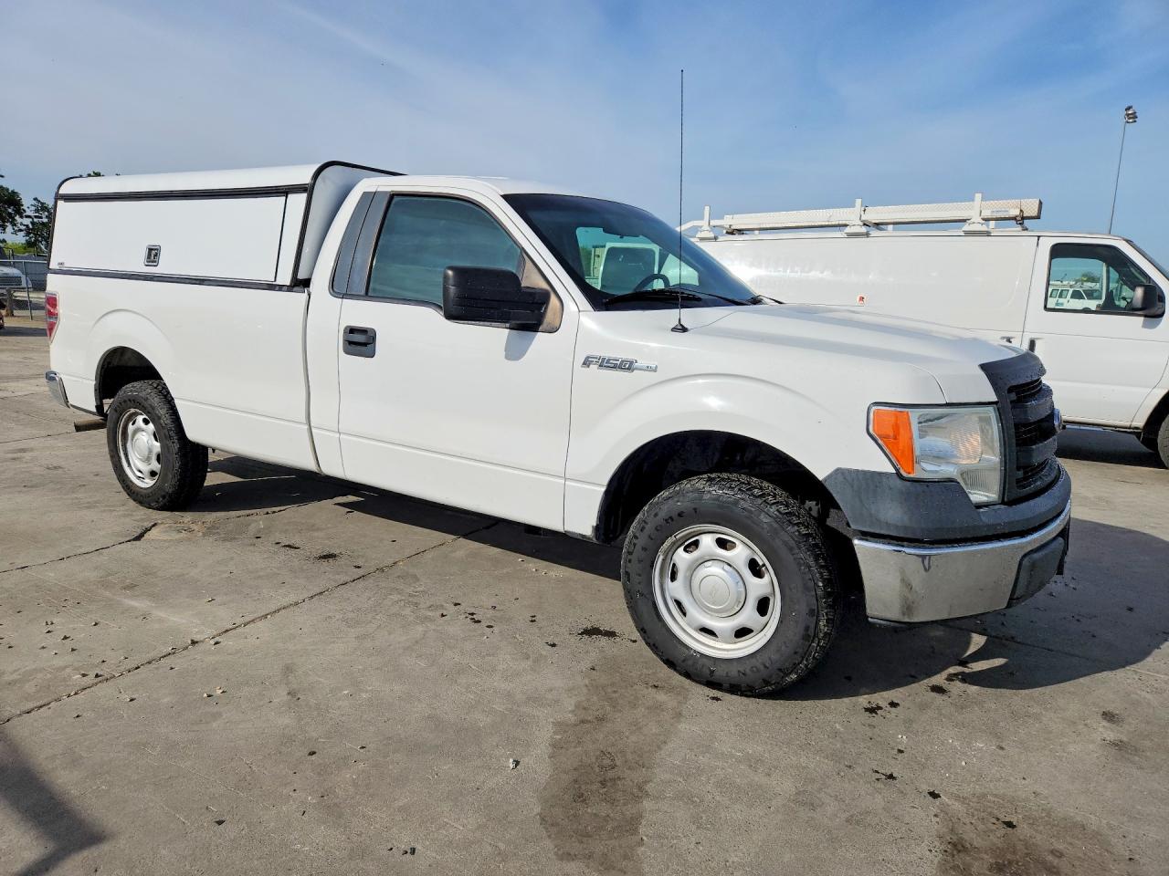 2013 Ford F150 White vin: 1FTMF1CM8DKG52606
