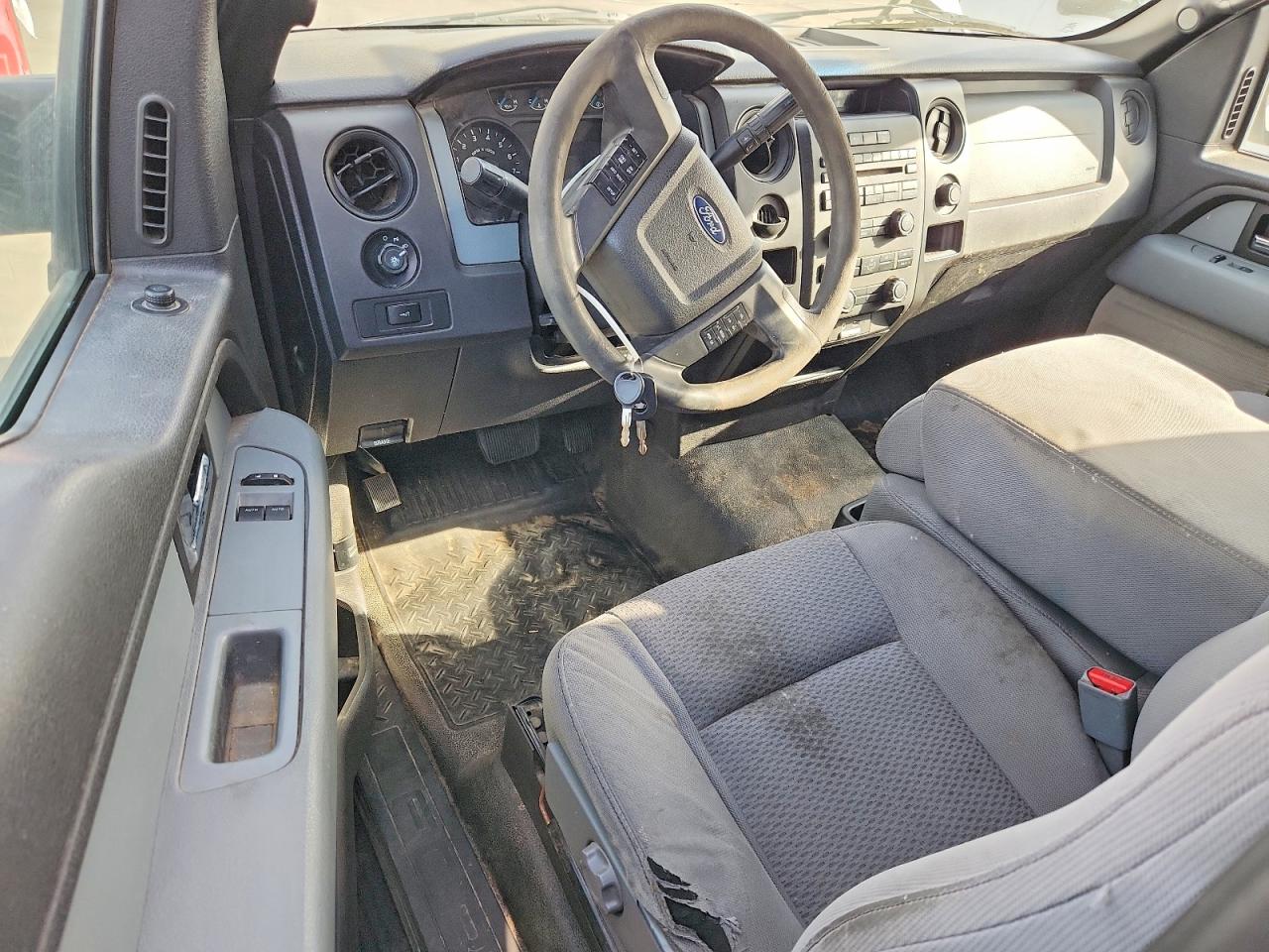2013 Ford F150 White vin: 1FTMF1CM8DKG52606