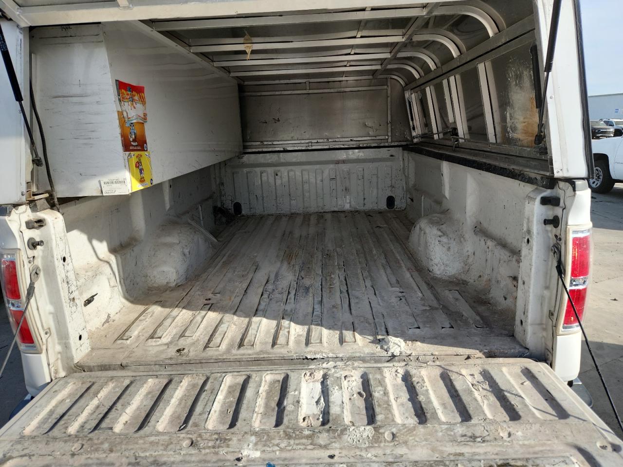 2013 Ford F150 White vin: 1FTMF1CM8DKG52606 Damage: Inside Bed, Multiple Scratches Heavy, 5