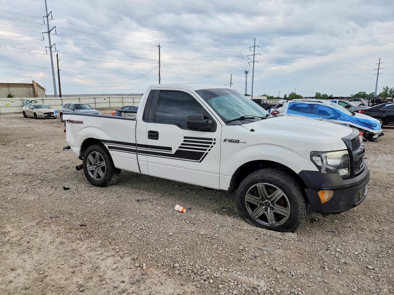 2014 Ford F150 White vin: 1FTMF1CM8EFB18189