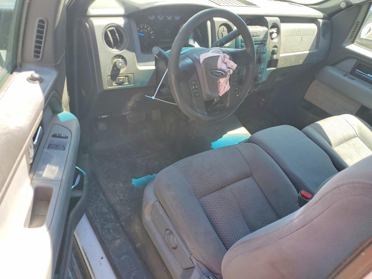 2014 Ford F150 White vin: 1FTMF1CM8EKE09539