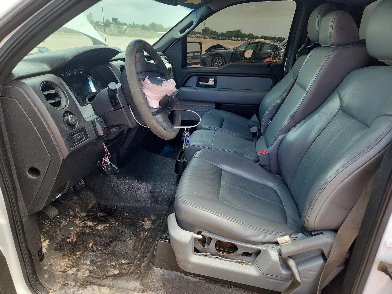 2014 Ford F150 White vin: 1FTMF1CM8EKF39580