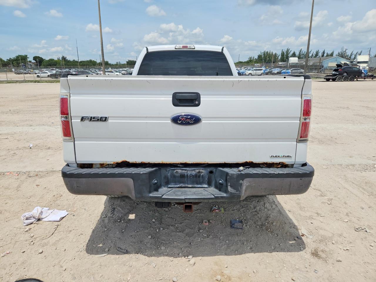 2014 Ford F150 White vin: 1FTMF1CM8EKF39580