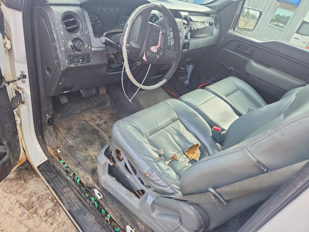 2011 Ford F150 White vin: 1FTMF1CM9BFB29570