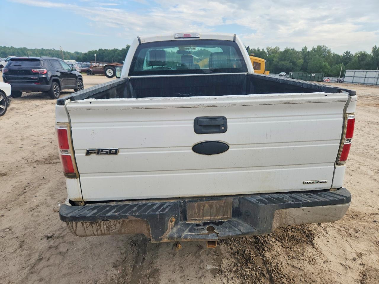 2011 Ford F150 White vin: 1FTMF1CM9BFB29570