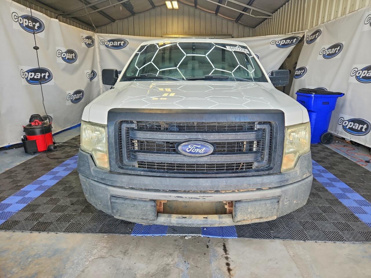 2013 Ford F150 White vin: 1FTMF1CM9DFC53566