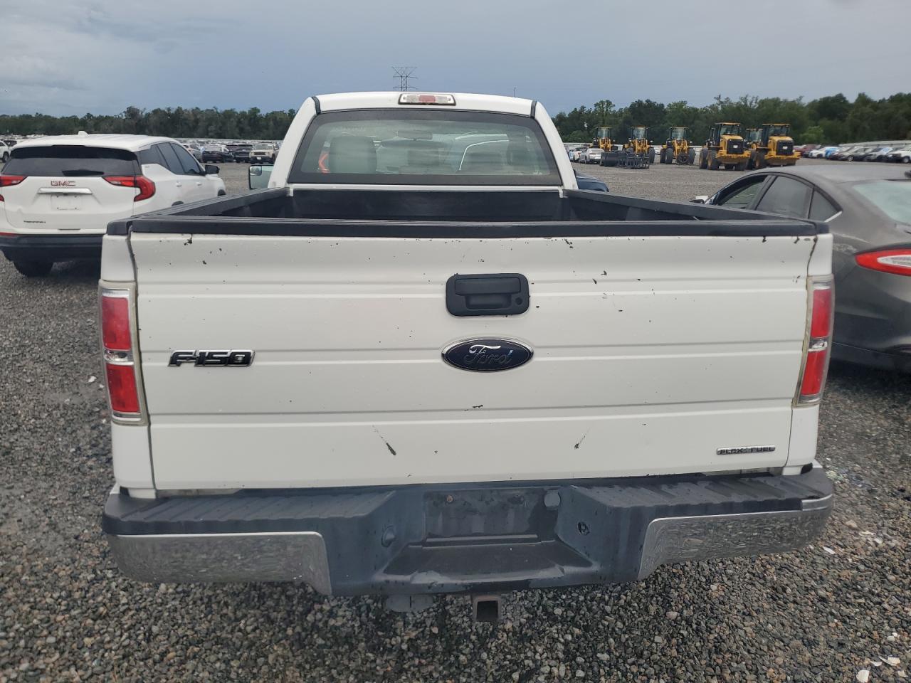 2013 Ford F150 White vin: 1FTMF1CM9DKD34672