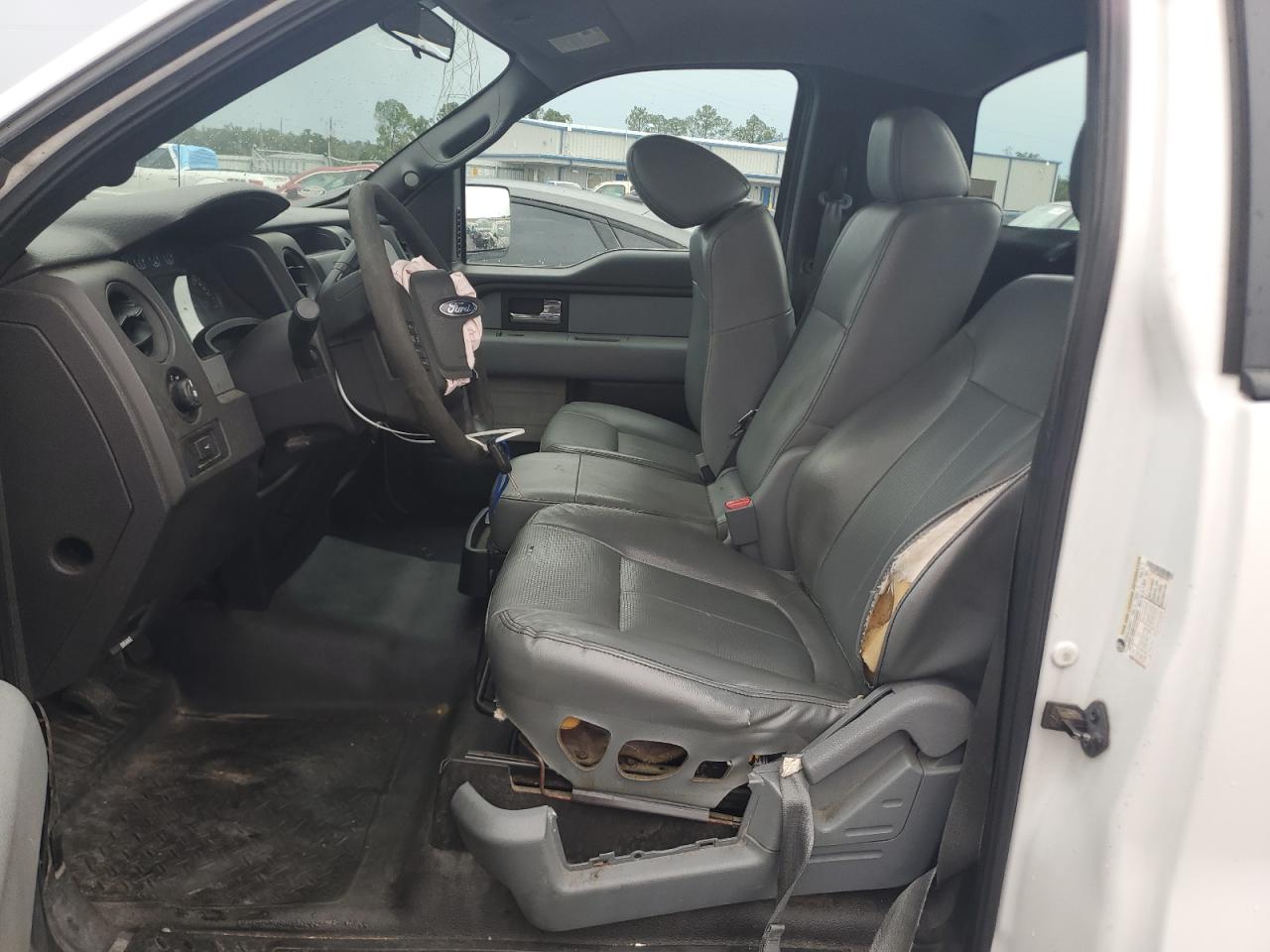 2013 Ford F150 White vin: 1FTMF1CM9DKD34672