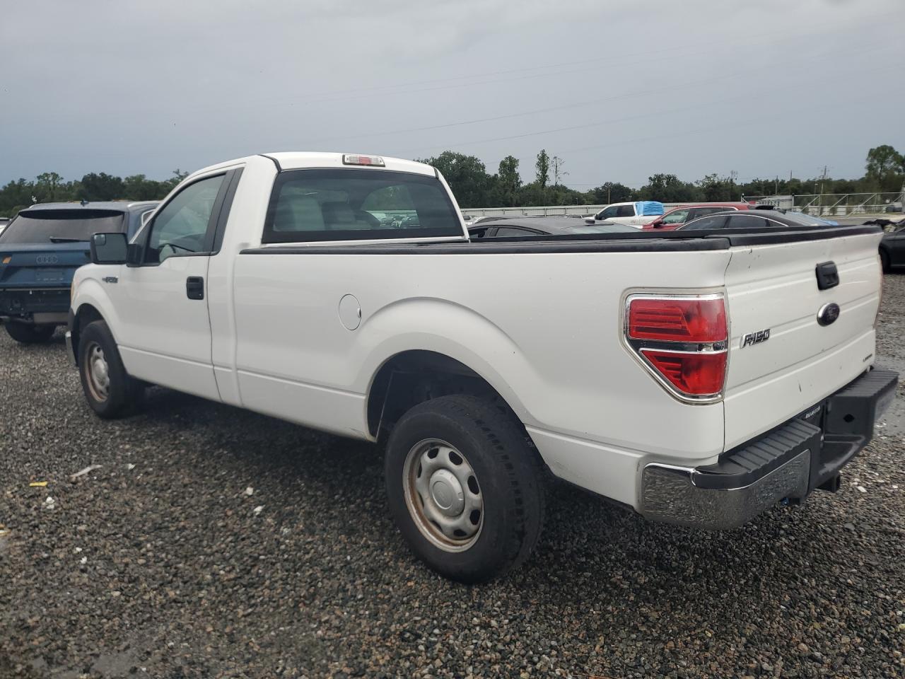 2013 Ford F150 White vin: 1FTMF1CM9DKD34672