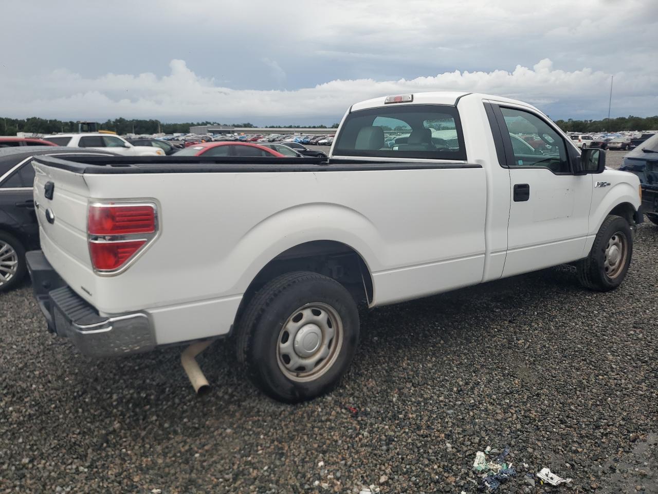 2013 Ford F150 White vin: 1FTMF1CM9DKD34672