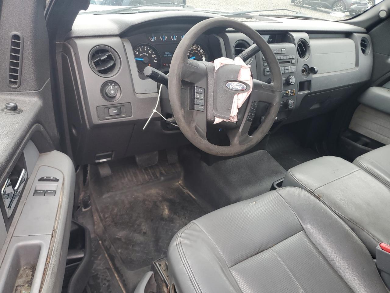 2013 Ford F150 White vin: 1FTMF1CM9DKD34672