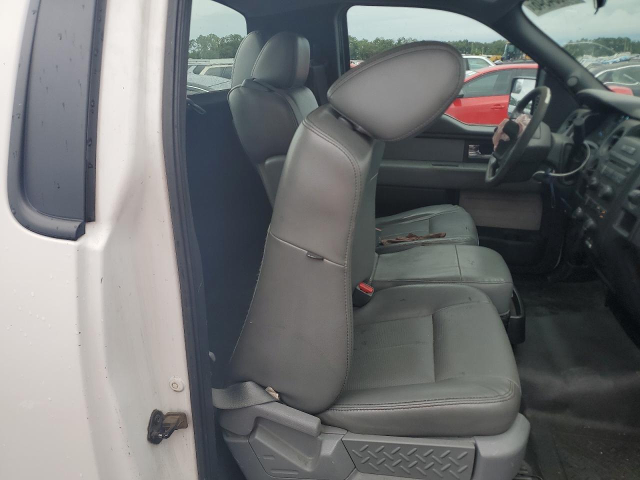 2013 Ford F150 White vin: 1FTMF1CM9DKD34672