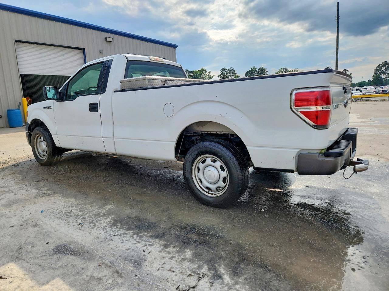 2013 Ford F150 White vin: 1FTMF1CM9DKE77427