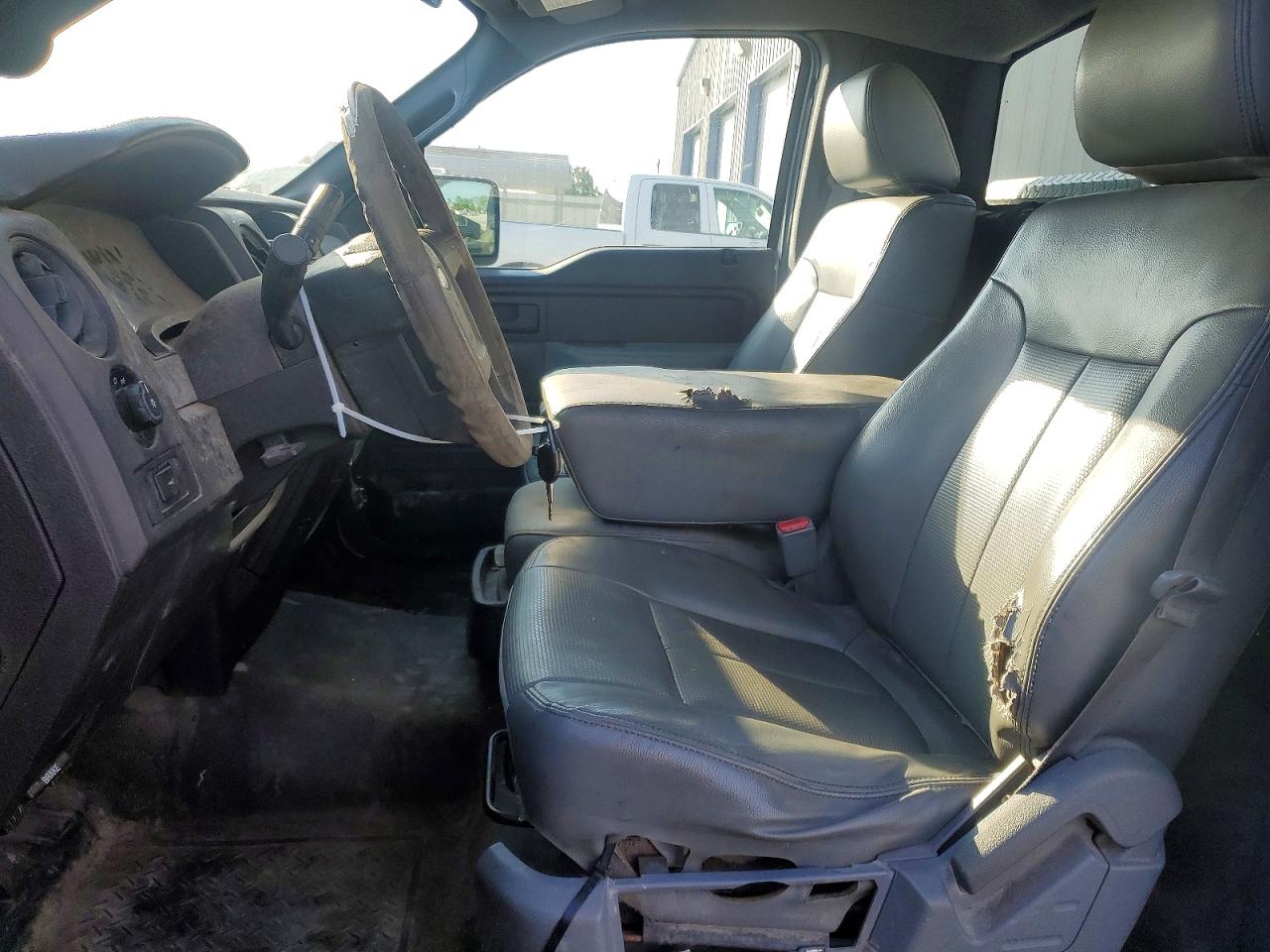 2013 Ford F150 White vin: 1FTMF1CM9DKE77427