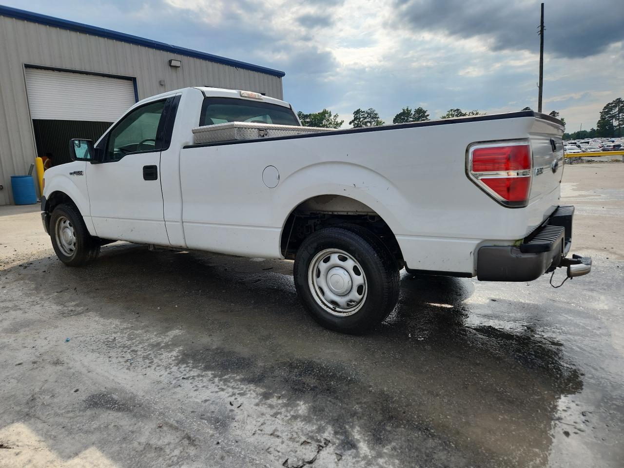 2013 Ford F150 White vin: 1FTMF1CM9DKE77427 Damage: Left Bed Side, Dent(S) W/ Paint Dmg, 1/2 To 1 Inch