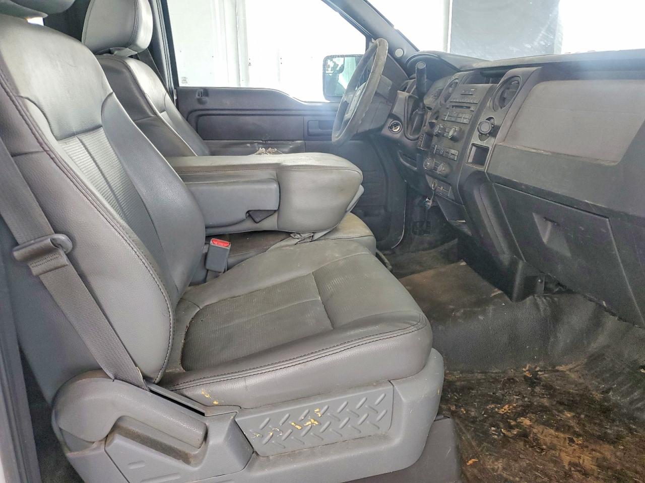 2013 Ford F150 White vin: 1FTMF1CM9DKE77427