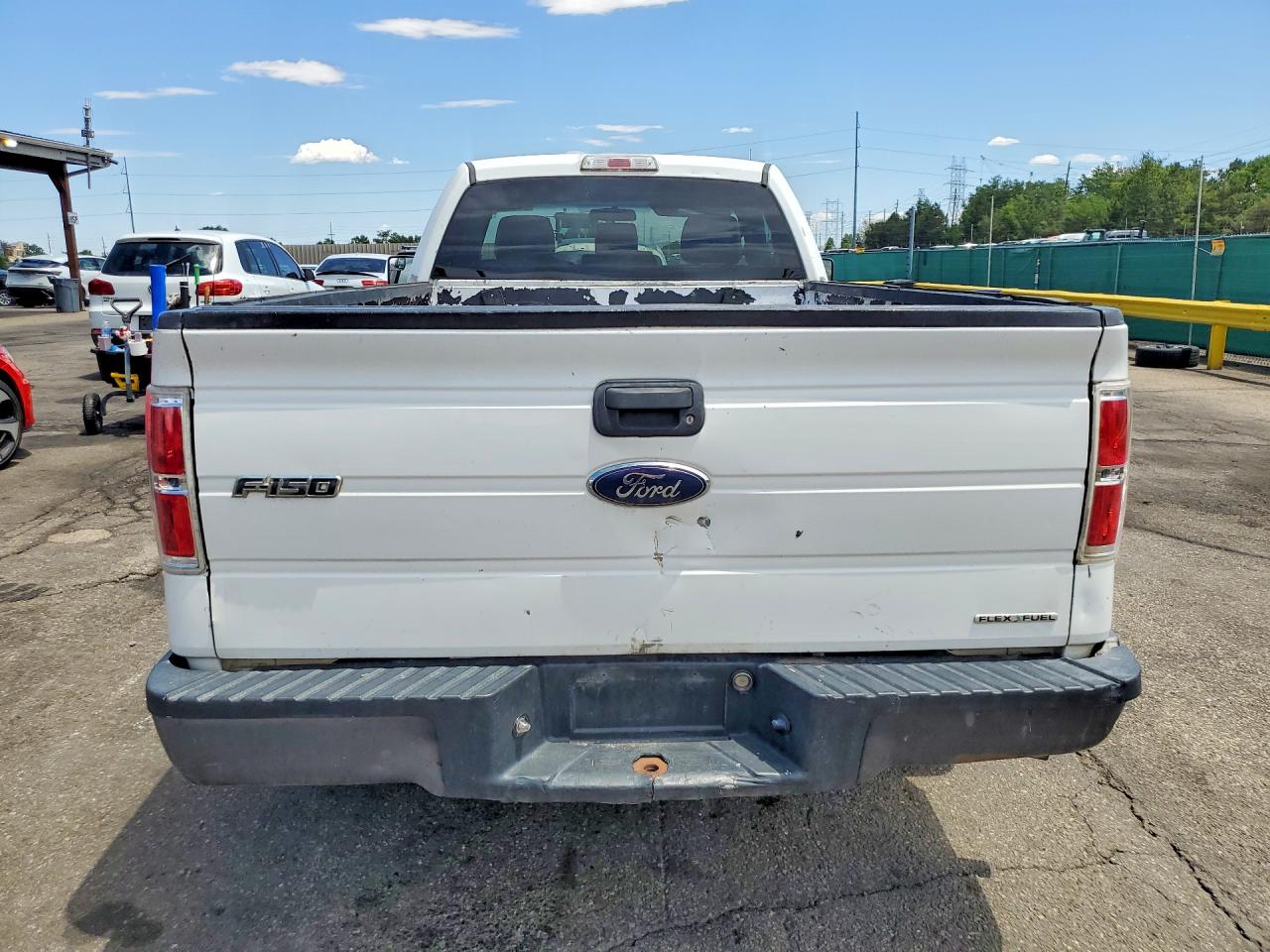 2013 Ford F150 White vin: 1FTMF1CM9DKF27811