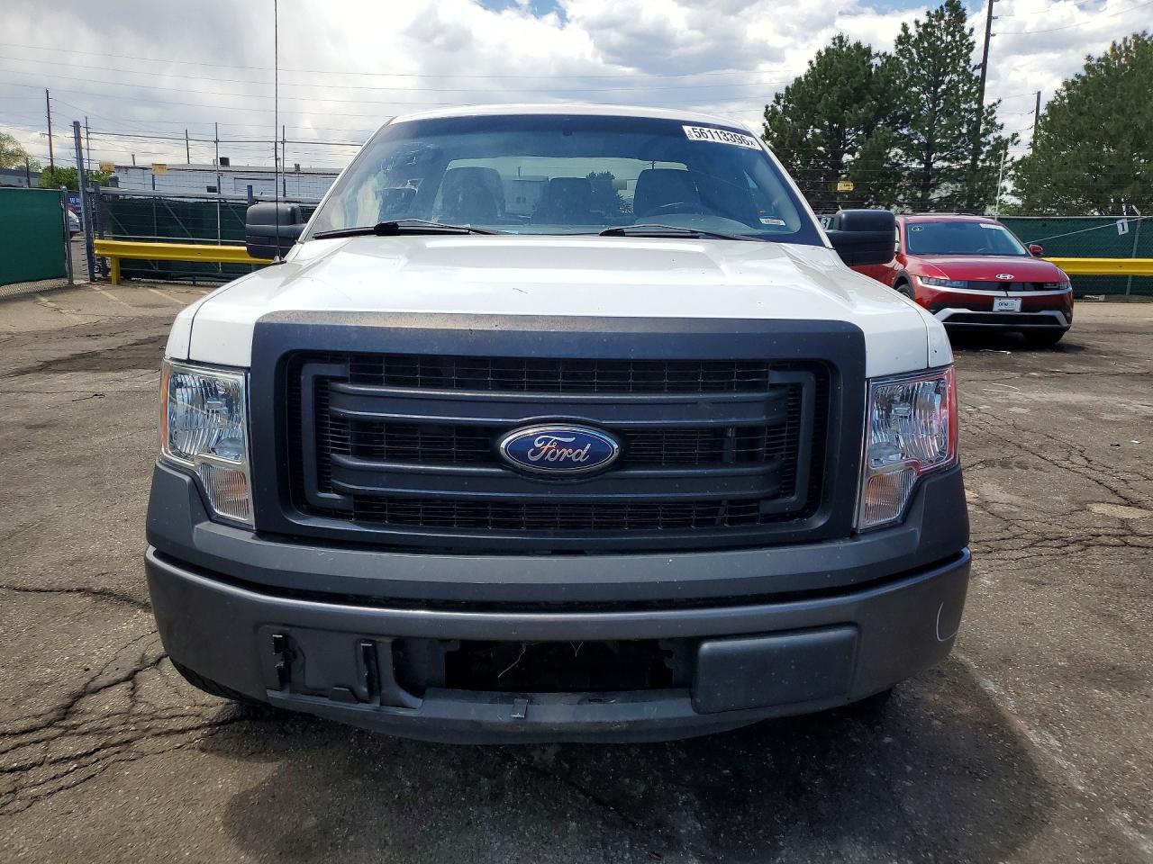 2013 Ford F150 White vin: 1FTMF1CM9DKF27811