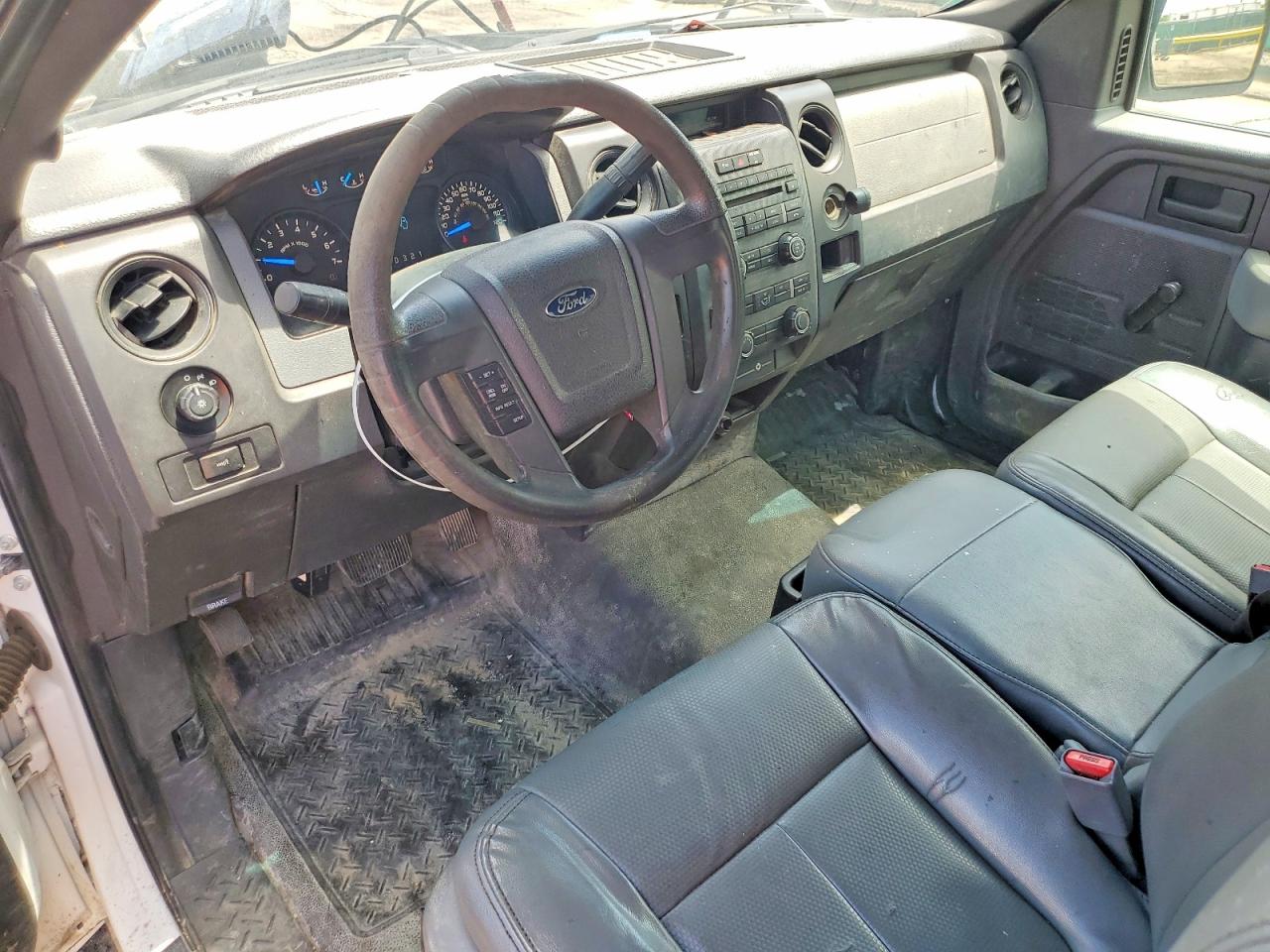 2013 Ford F150 White vin: 1FTMF1CM9DKF27811