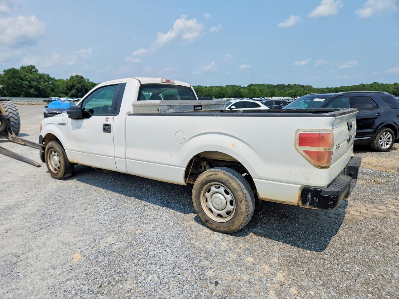 2014 Ford F150 White vin: 1FTMF1CMXEKF70359