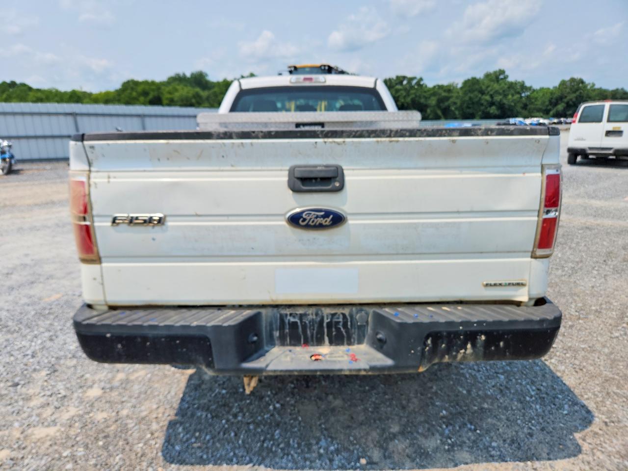 2014 Ford F150 White vin: 1FTMF1CMXEKF70359