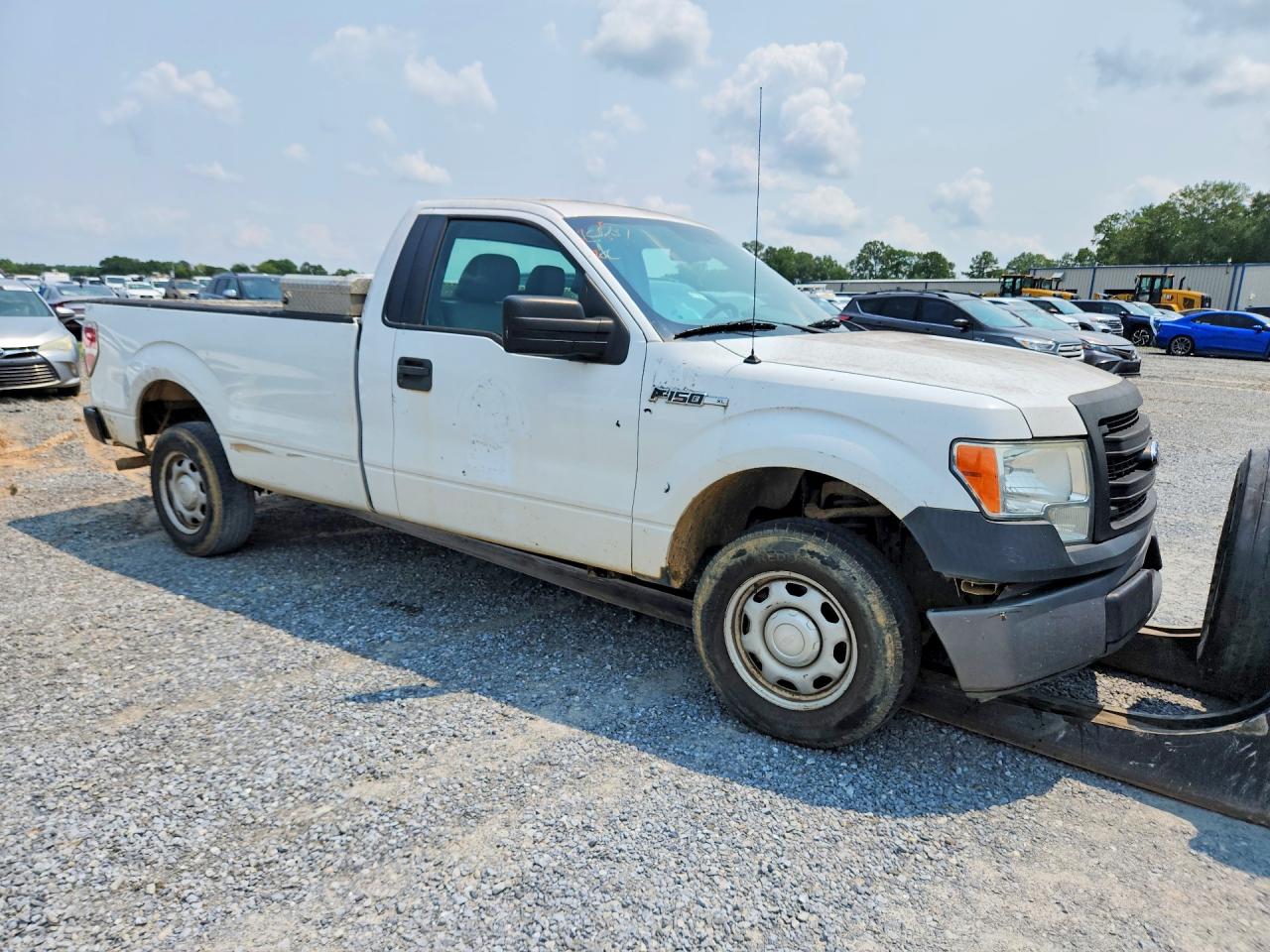 2014 Ford F150 White vin: 1FTMF1CMXEKF70359